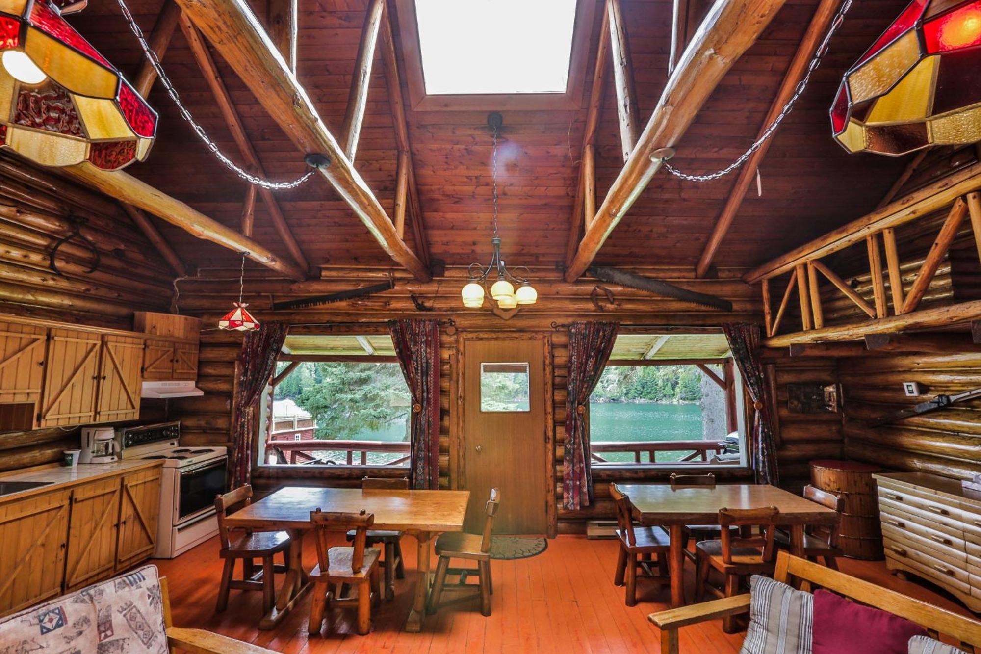 Kan-A-Mouche Pourvoirie Auberge Et Chalets Saint-Michel Cameră foto