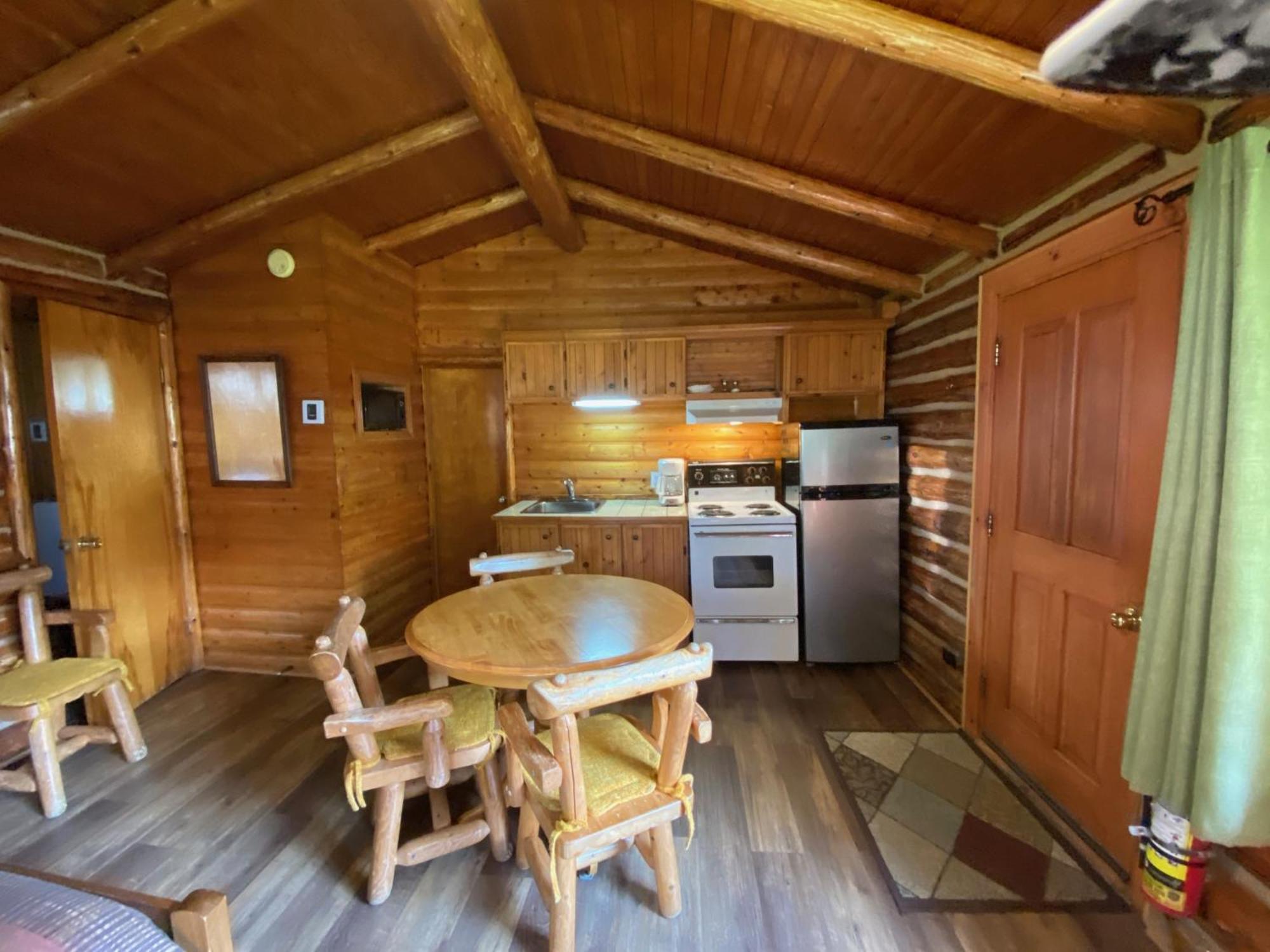 Kan-A-Mouche Pourvoirie Auberge Et Chalets Saint-Michel Cameră foto