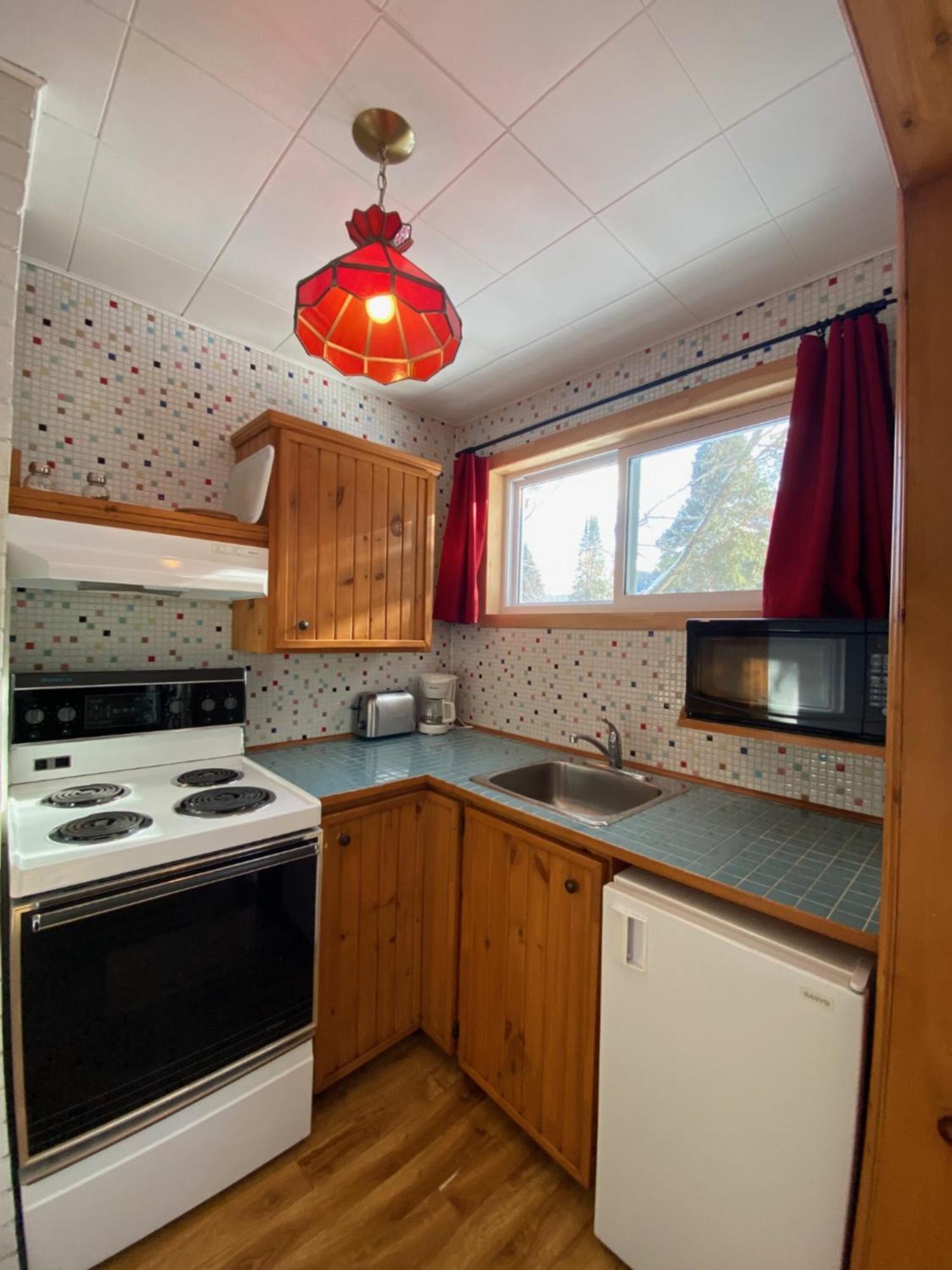 Kan-A-Mouche Pourvoirie Auberge Et Chalets Saint-Michel Cameră foto