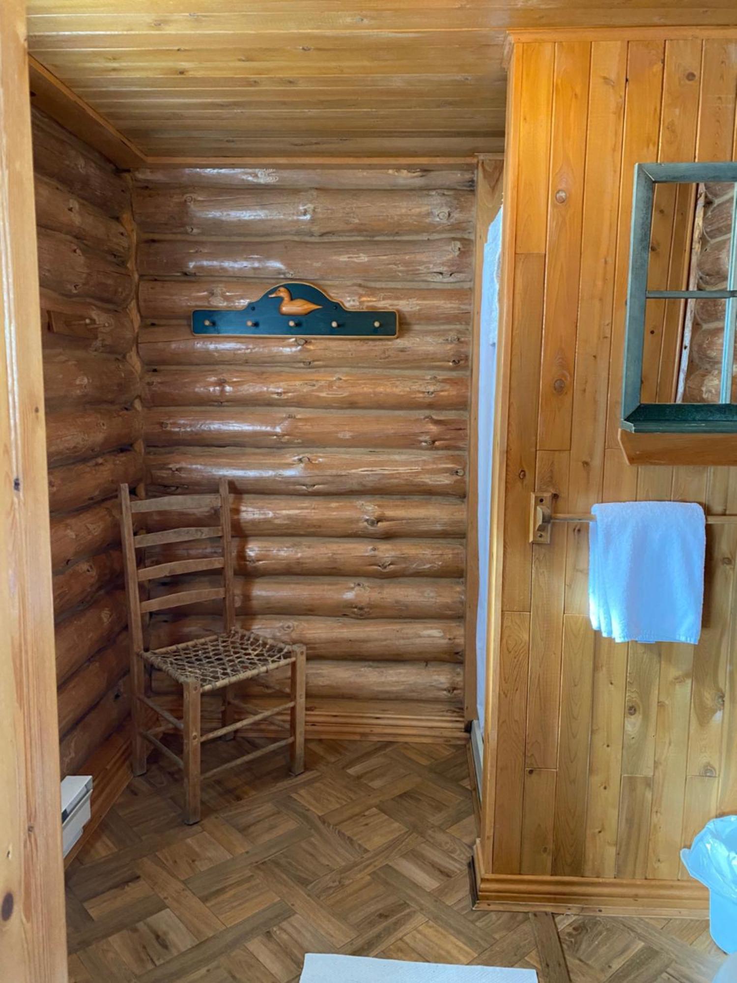 Kan-A-Mouche Pourvoirie Auberge Et Chalets Saint-Michel Cameră foto