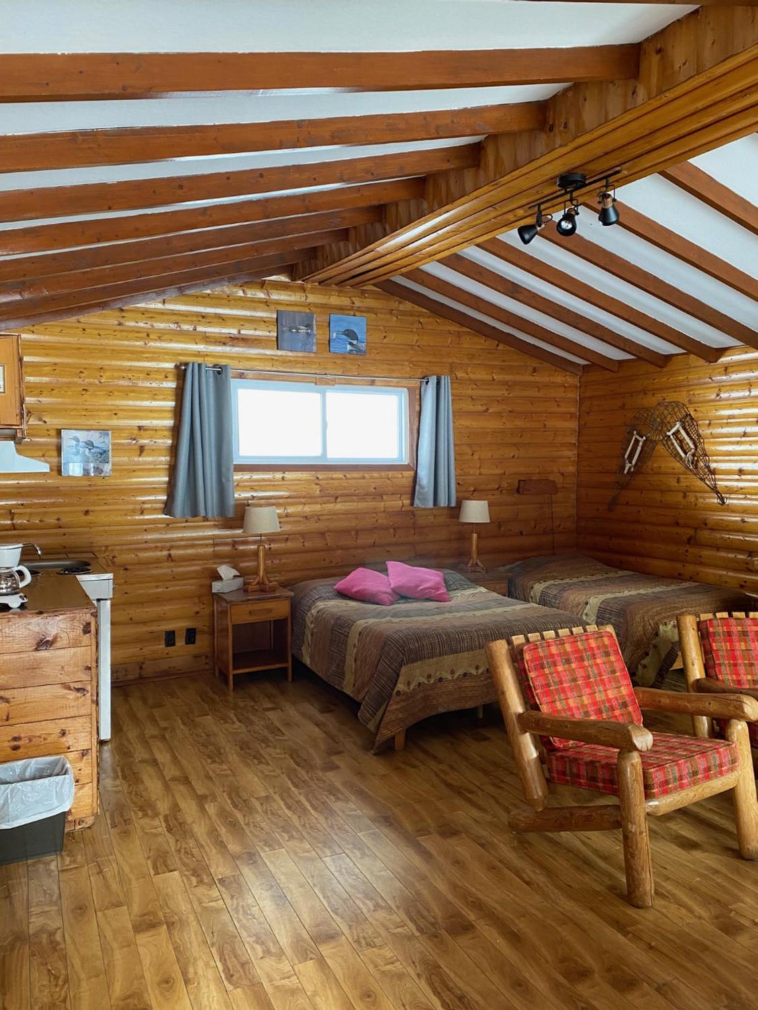 Kan-A-Mouche Pourvoirie Auberge Et Chalets Saint-Michel Cameră foto